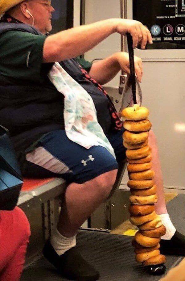 Strange People In The Subway (18 pics)