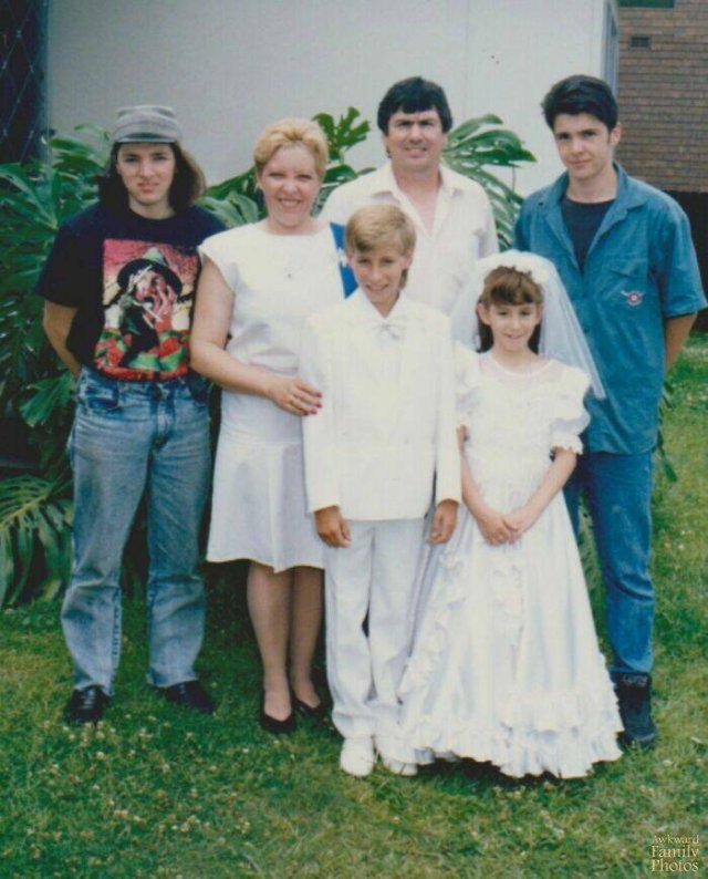 Awkward Family Photos (24 pics)