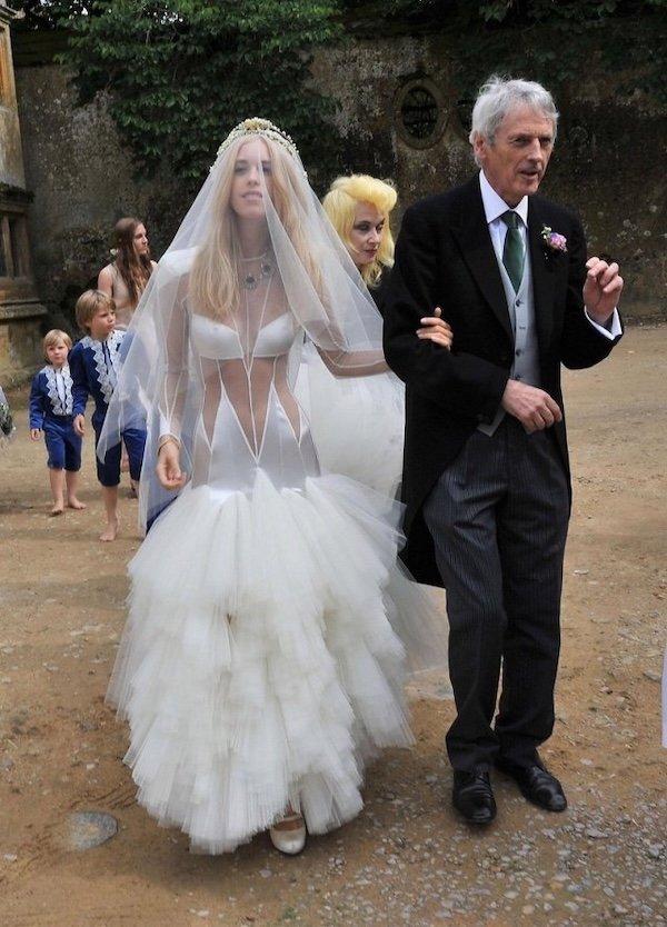 Crazy Russian Wedding Photos (38 pics)