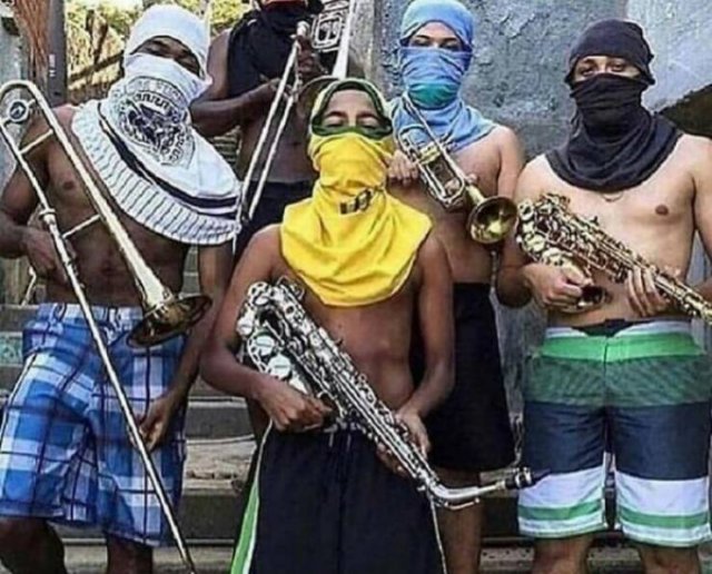 What Is Going On Here? (19 pics)