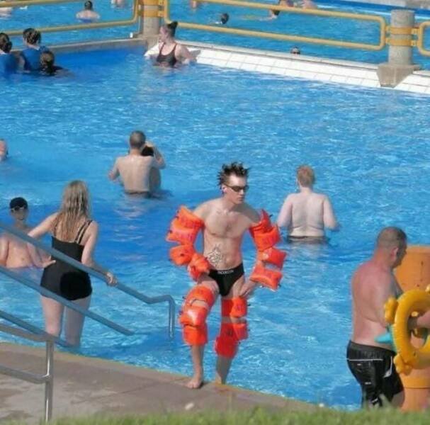 What Is Going On Here? (19 pics)