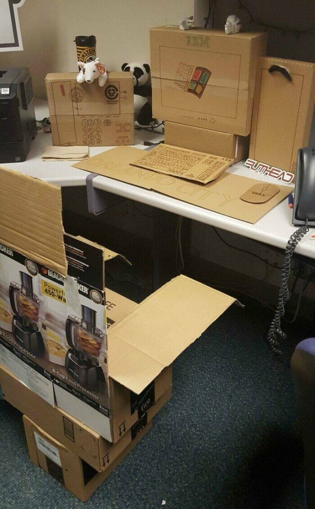 Cool And Funny Coworkers (21 pics)