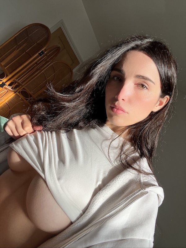Braless Girls (26 pics)
