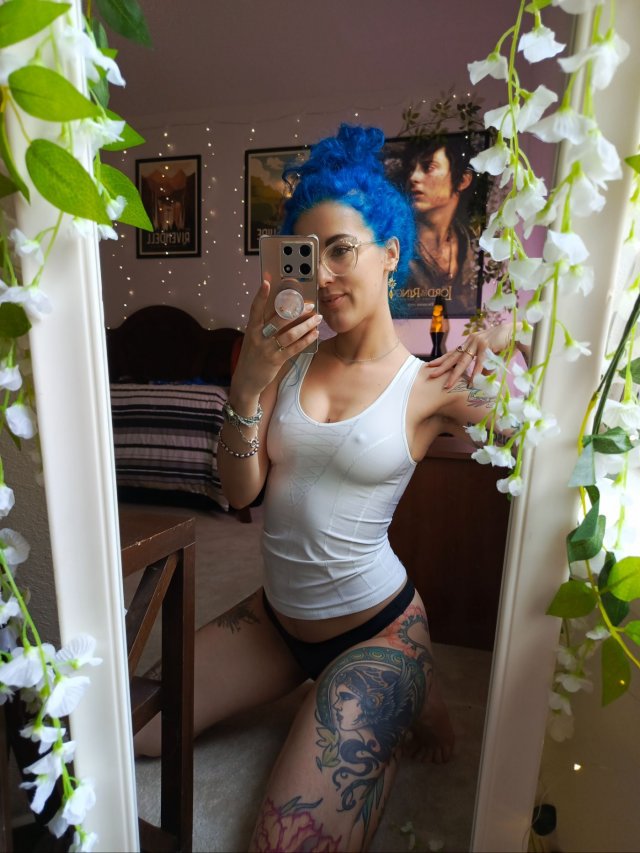 Braless Girls (26 pics)
