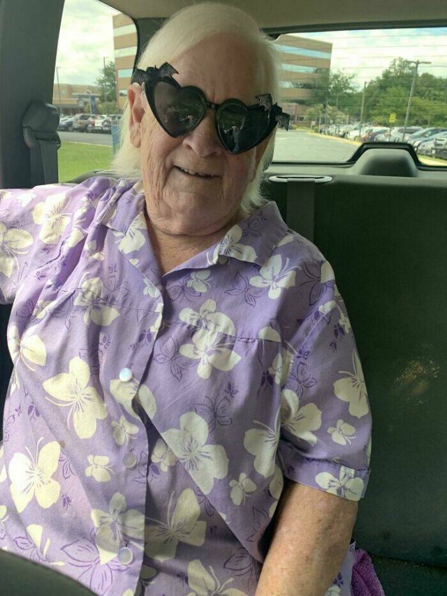 Old People With A Good Sense Of Humor (23 pics)