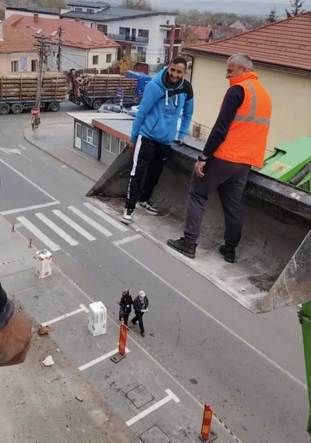 Optical Illusions (16 pics)