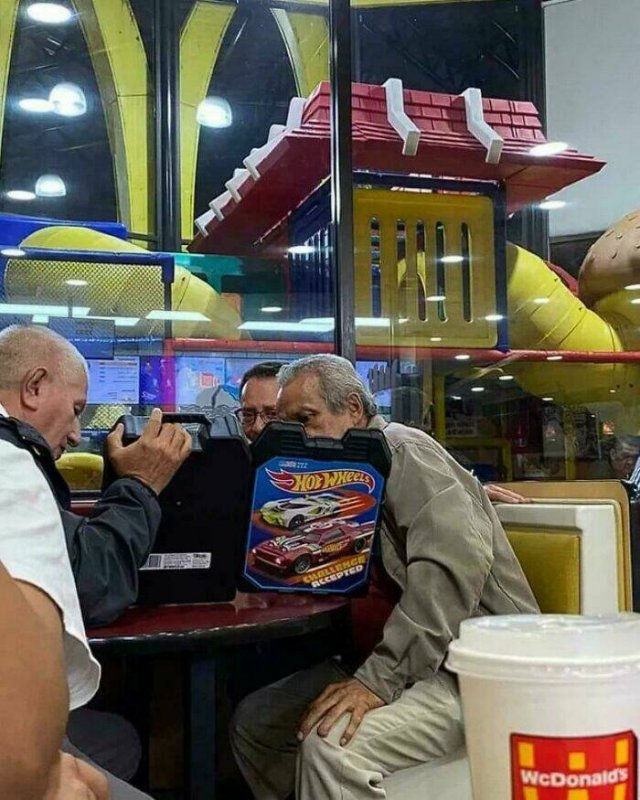 Old People With A Good Sense Of Humor (23 pics)
