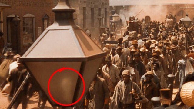 Interesting Movie Mistakes (14 pics)
