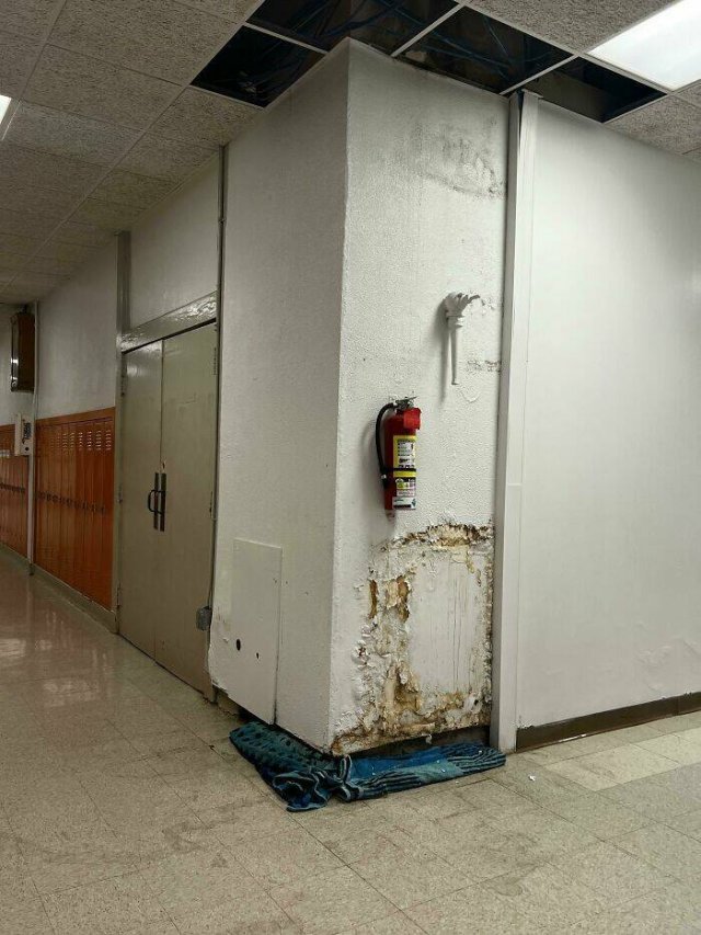 Interesting Things From American Schools (25 pics)