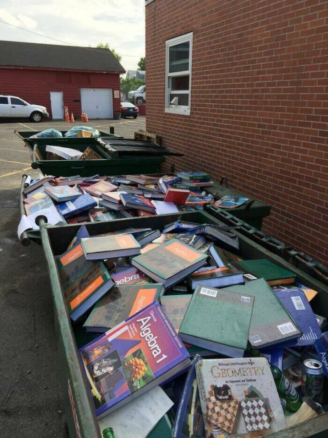 Interesting Things From American Schools (25 pics)