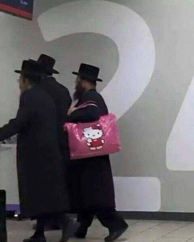 What Is Going On Here? (23 pics)