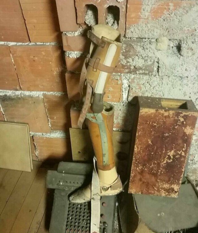 Creepy Finds In Houses (23 pics)