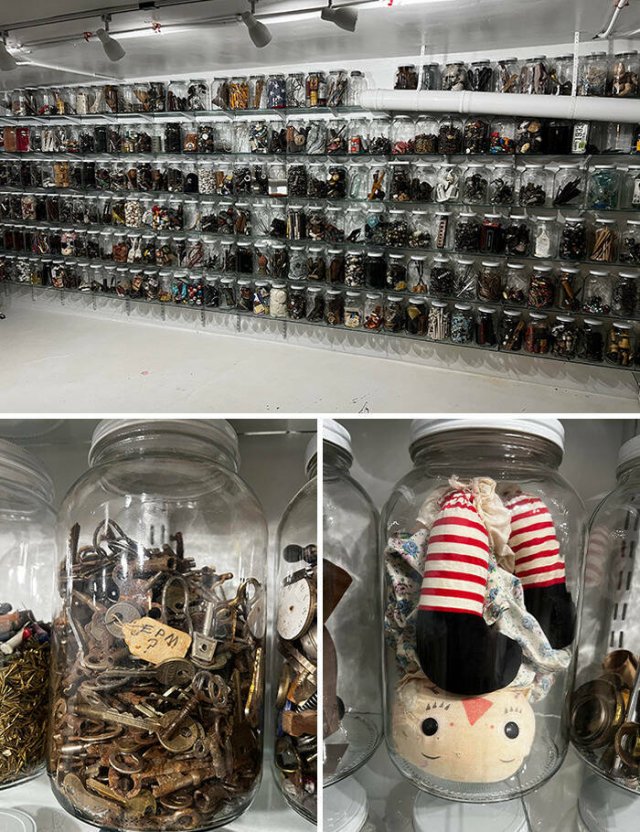 Creepy Finds In Houses (23 pics)
