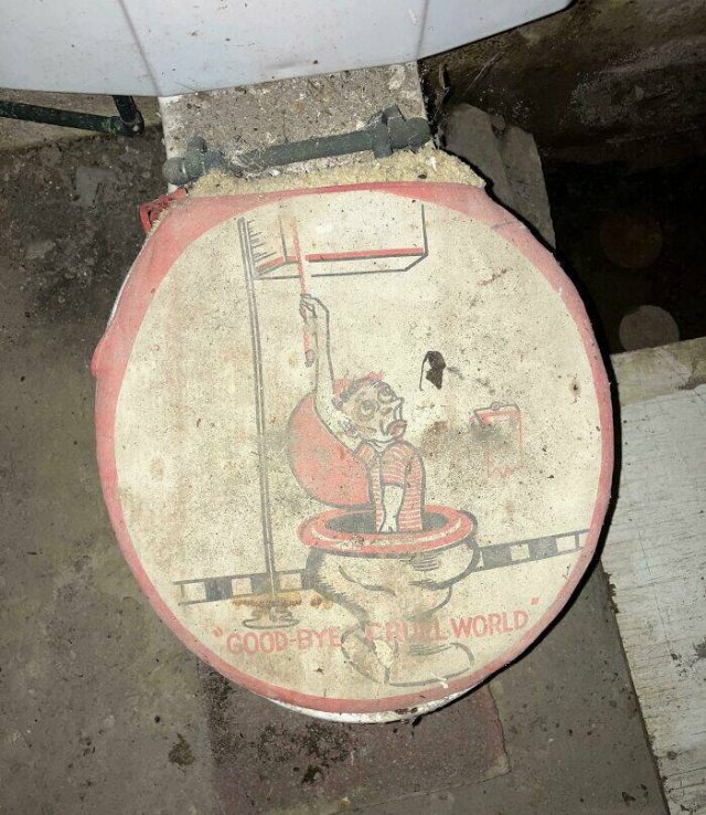 Creepy Finds In Houses (23 pics)