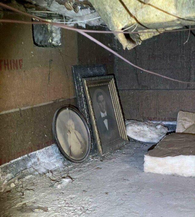 Creepy Finds In Houses (23 pics)