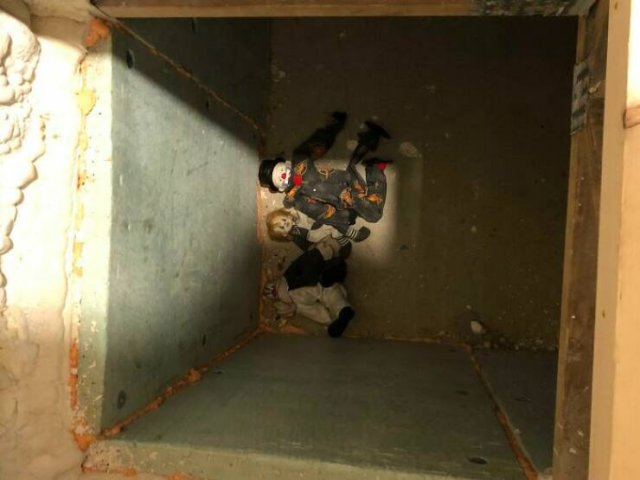Creepy Finds In Houses (23 pics)
