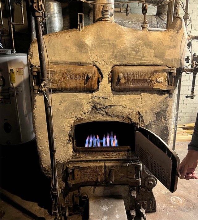 Creepy Finds In Houses (23 pics)