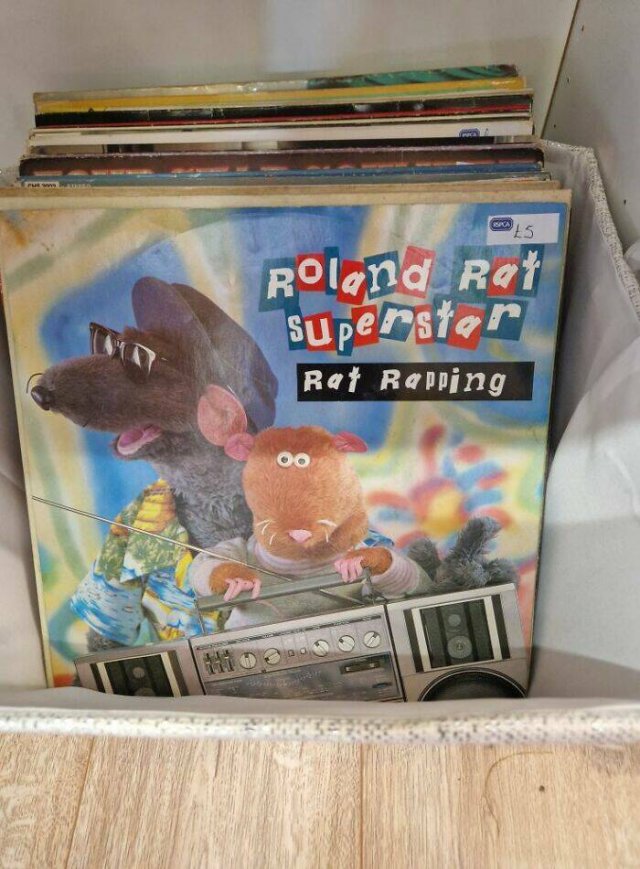 Weird Finds In Thrift Shops (24 pics)