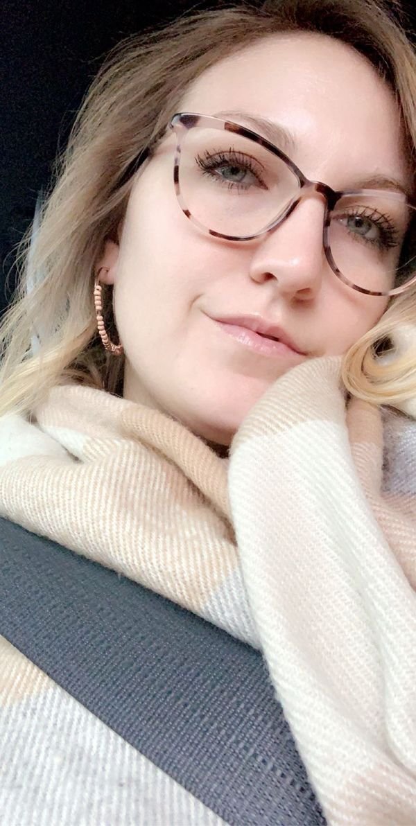 Cute Girls In Cars (24 pics)