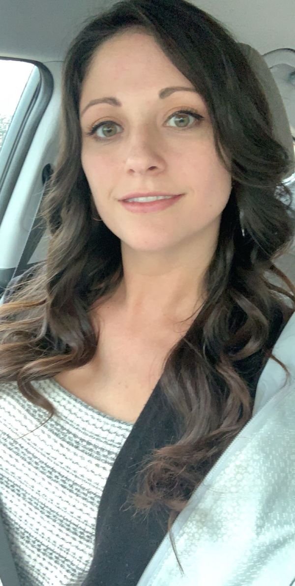 Cute Girls In Cars (24 pics)