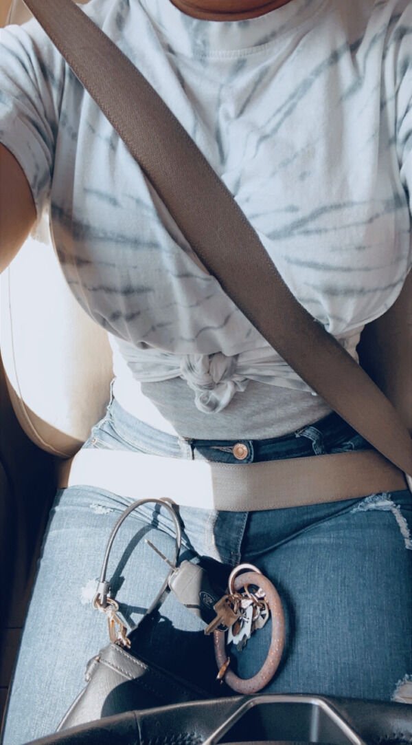 Cute Girls In Cars (24 pics)