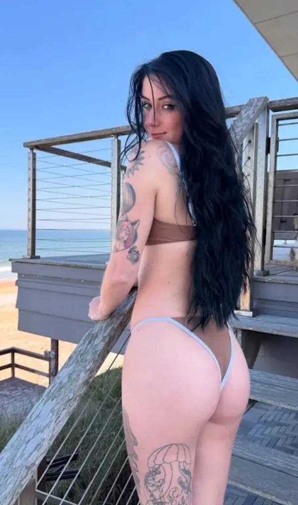 Bikini Girls (49 pics)