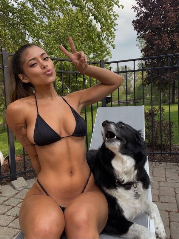 Bikini Girls (49 pics)