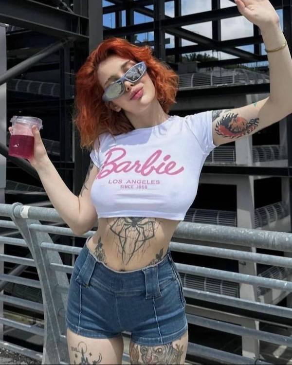 Braless Girls (29 pics)