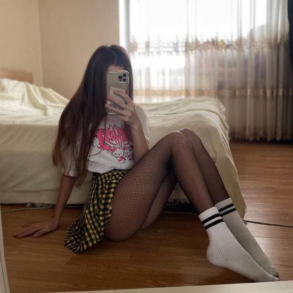 Selfie Girls (47 pics)