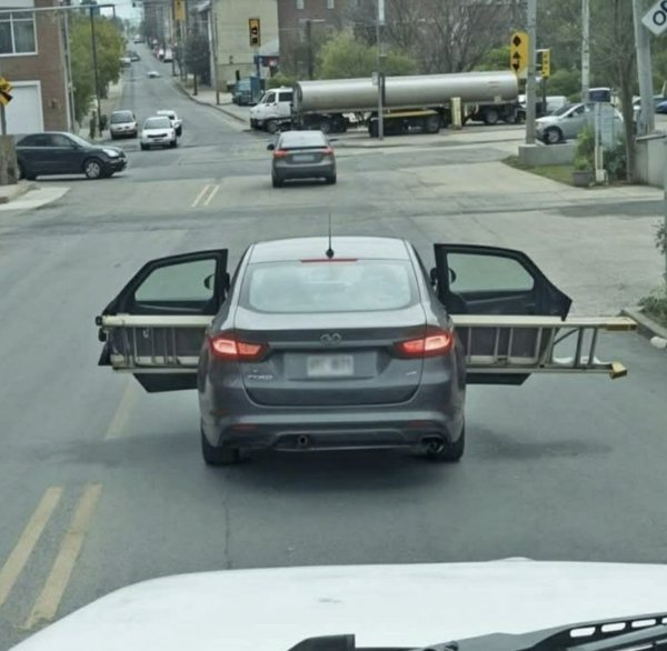 What Is Going On Here? (33 pics)