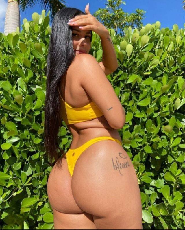 Beautiful Latin Girls (34 pics)