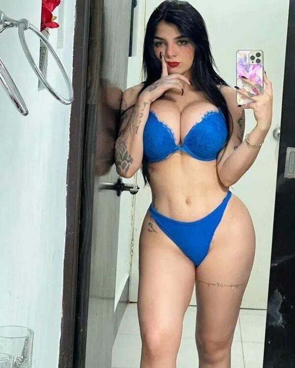 Beautiful Latin Girls (34 pics)