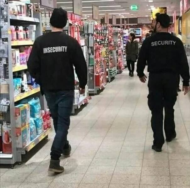 What Is Going On Here? (24 pics)