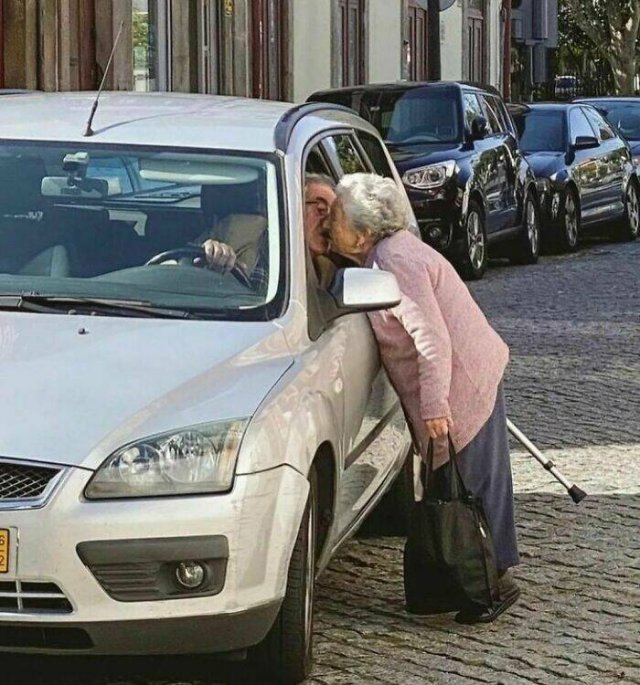 What Is Going On Here? (24 pics)
