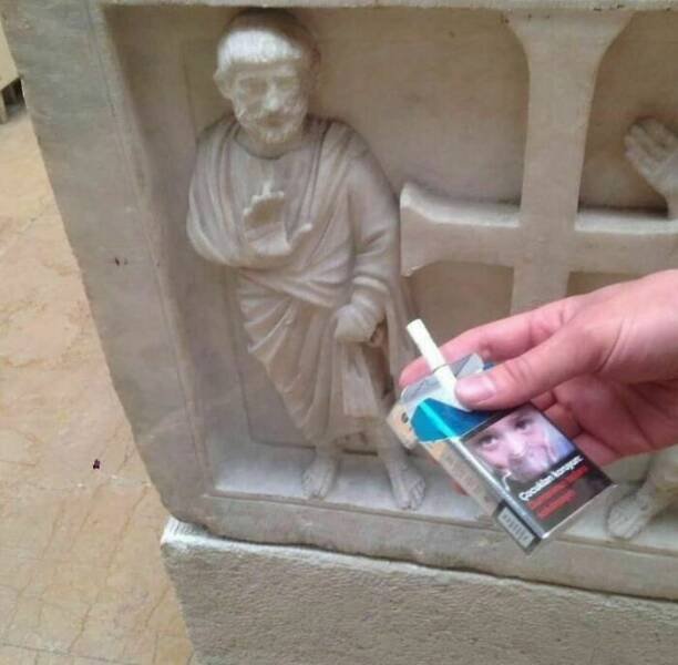 What Is Going On Here? (24 pics)