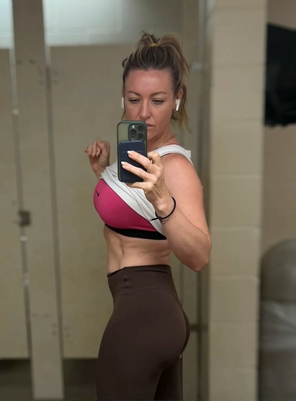 Girls In Yoga Pants (33 pics)