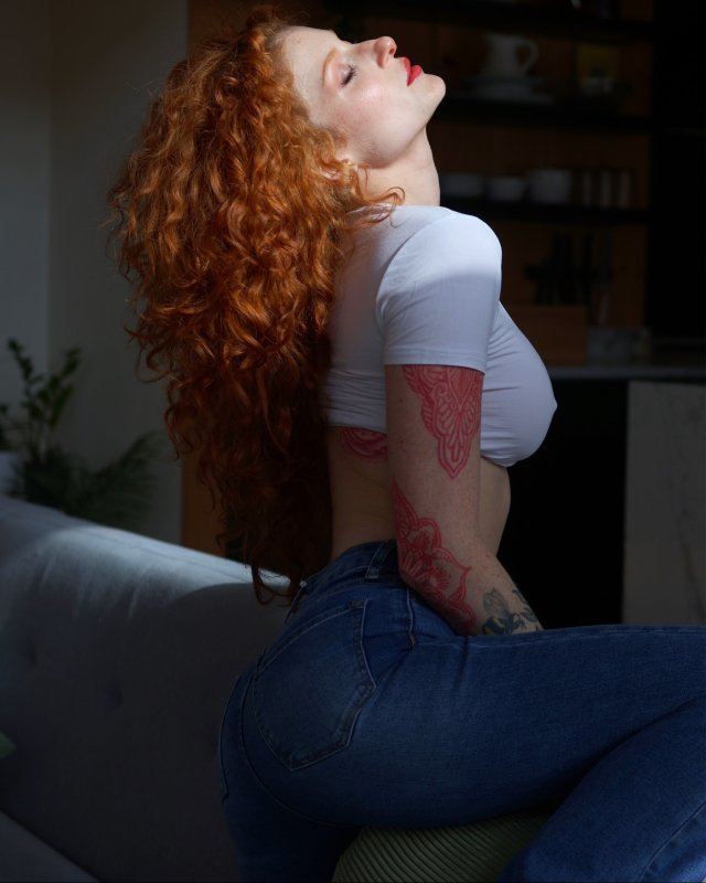 Braless Girls (22 pics)
