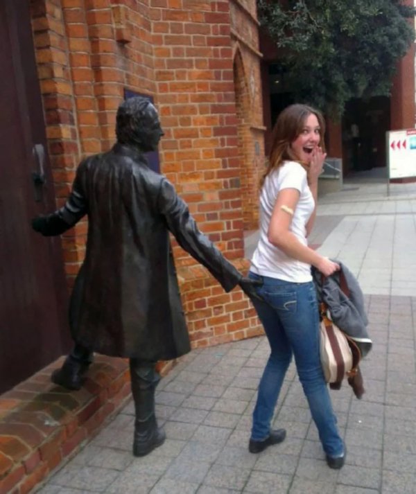 What Is Going On Here? (29 pics)