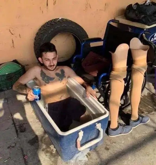What Is Going On Here? (29 pics)