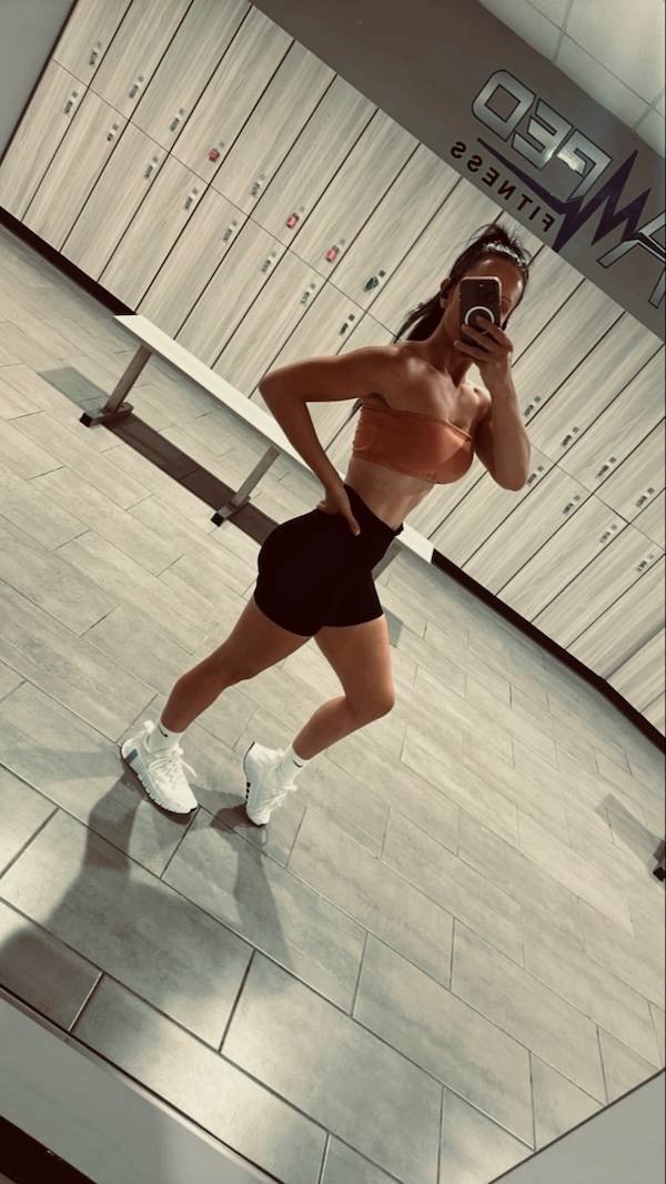 Selfie Girls (47 pics)
