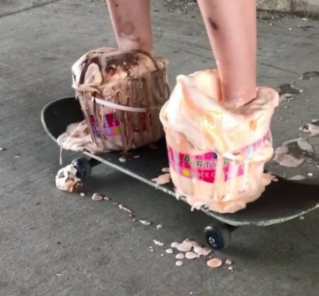 What Is Going On Here? (19 pics)