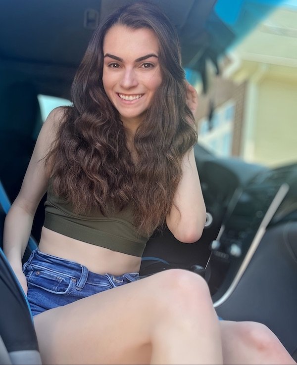 Girls With Long Legs (34 pics)