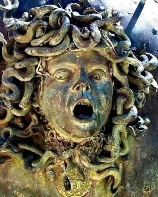 Incredible Ancient Finds (24 pics)