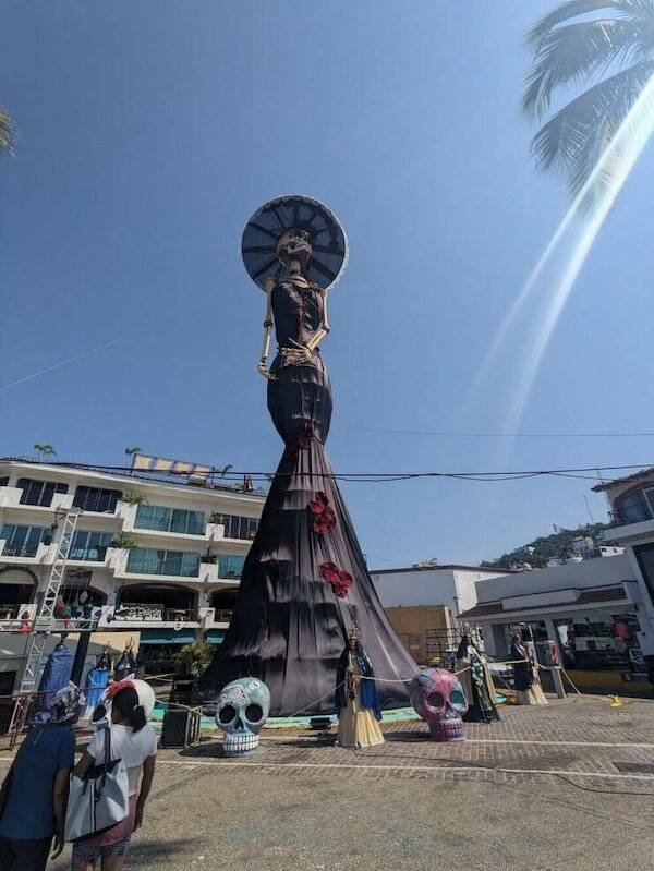Giant Things (18 pics)