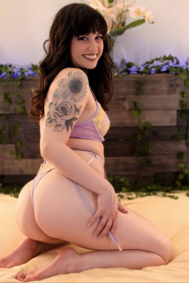 Rear View (44 pics)