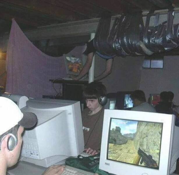 What Is Going On Here? (24 pics)