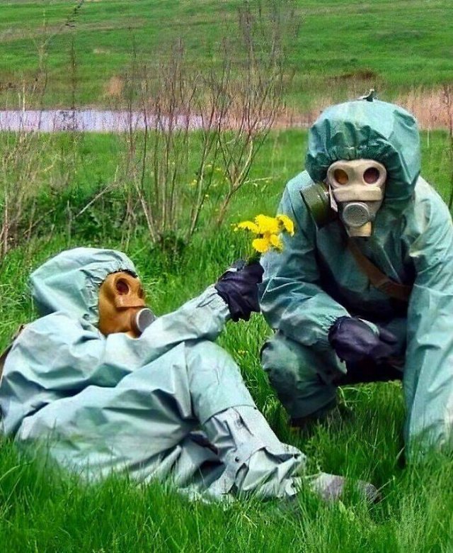 What Is Going On Here? (24 pics)