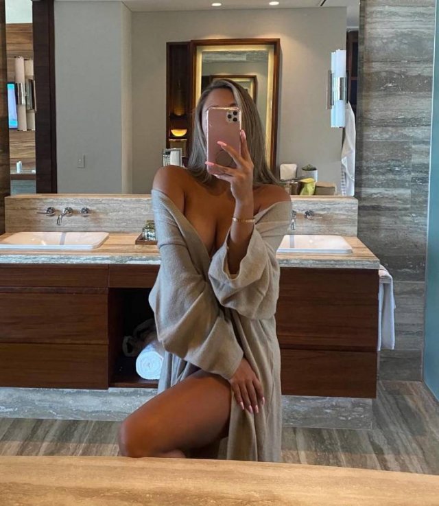 Selfie Girls (47 pics)
