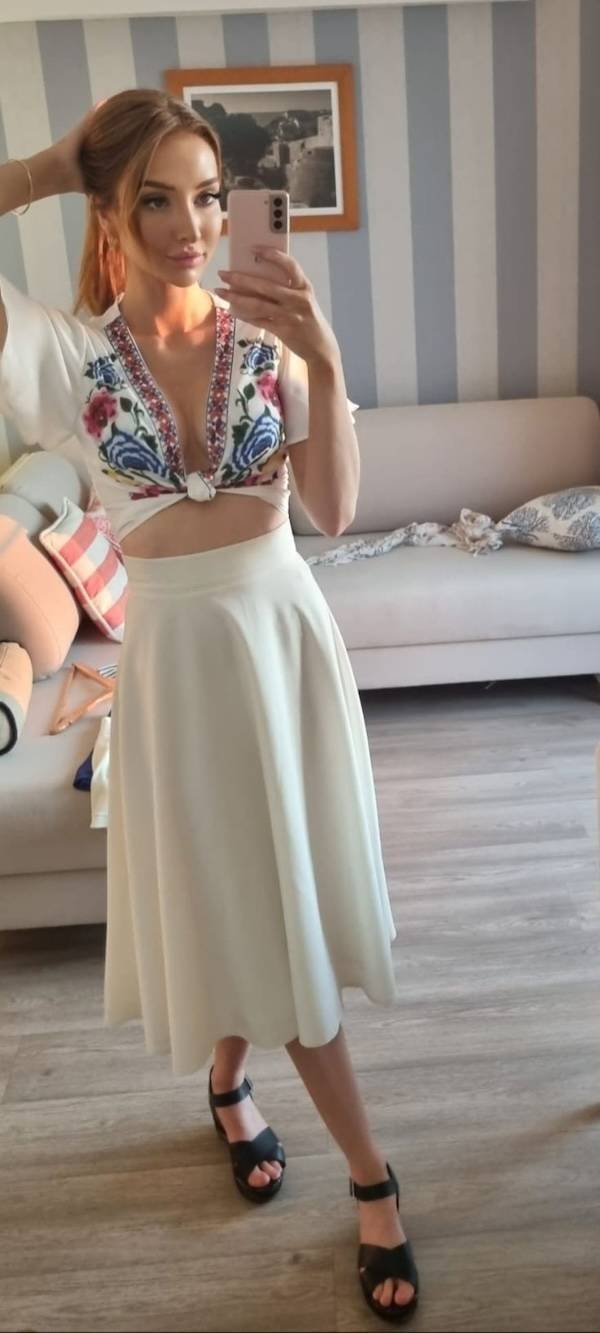 Selfie Girls (47 pics)