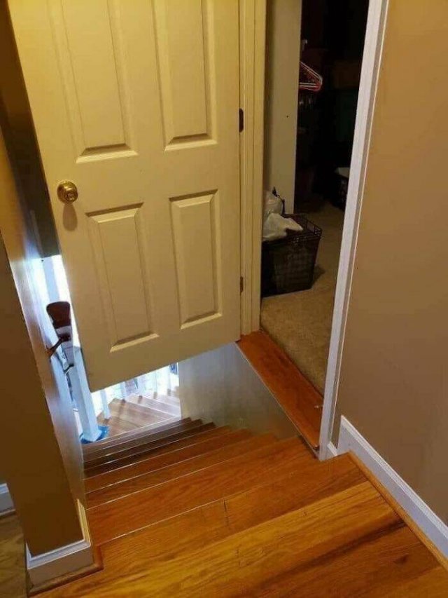 Strange Real Estate (24 pics)